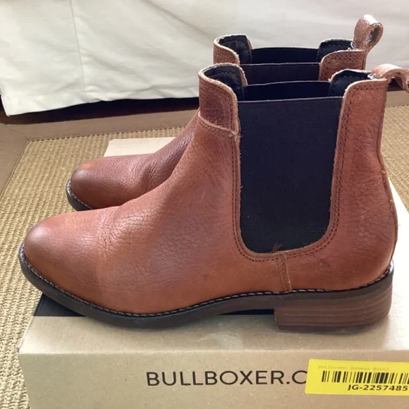 NWB BULLBOXER Chelsea boots Emma sz 6 - Picture 2 of 7